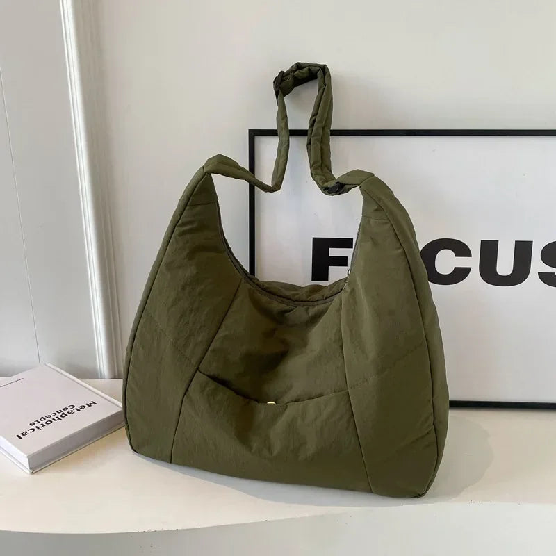 Mjuk axelväska för kvinnor – stor crossbody-väska i Y2K-stil