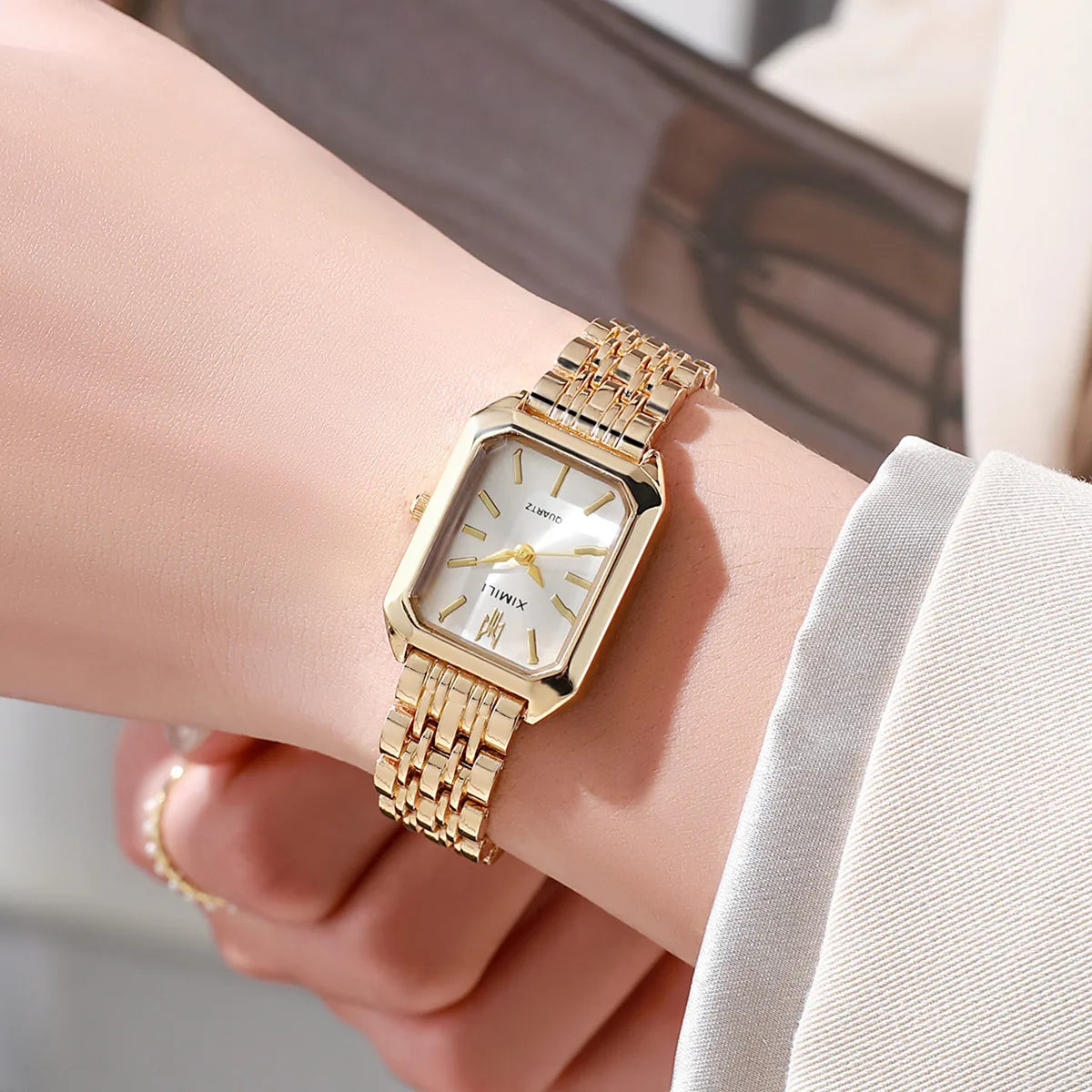 Business & Fashion wristwatch – Kvadratisk, guldfinish och högkvalitativ