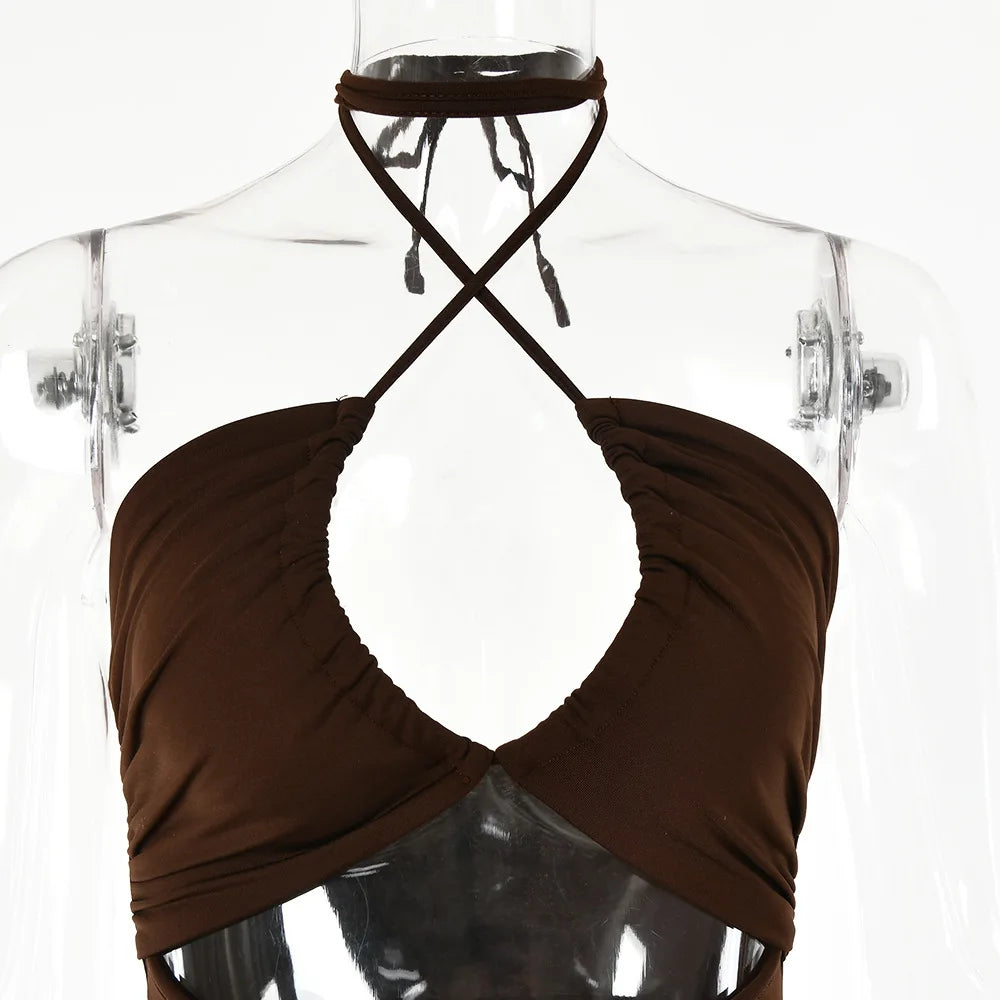 Elegant festklänning med öppen rygg och slimmad passform – dammode