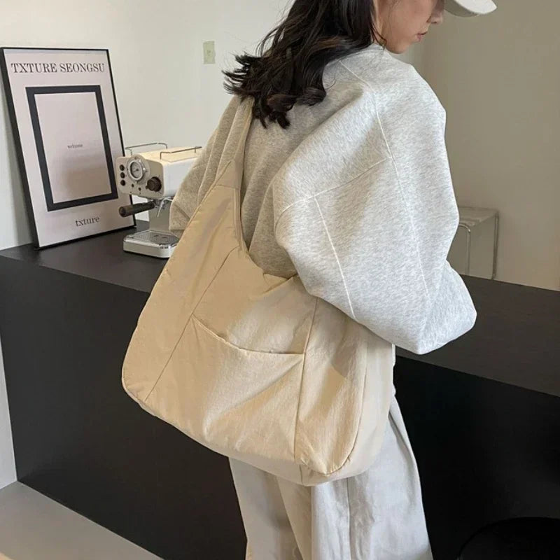 Mjuk axelväska för kvinnor – stor crossbody-väska i Y2K-stil
