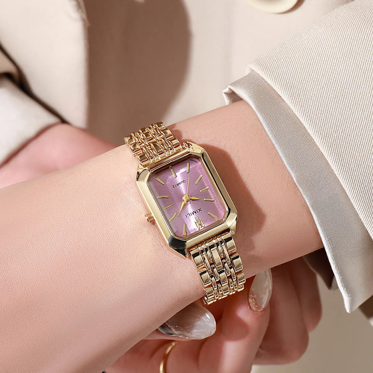Business & Fashion wristwatch – Kvadratisk, guldfinish och högkvalitativ