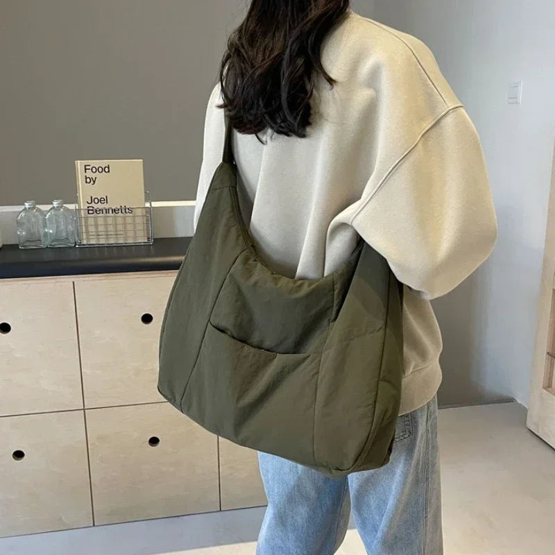 Mjuk axelväska för kvinnor – stor crossbody-väska i Y2K-stil