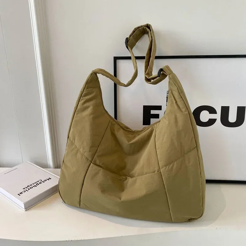 Mjuk axelväska för kvinnor – stor crossbody-väska i Y2K-stil